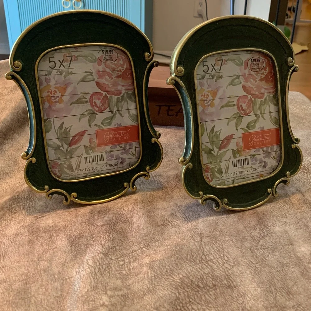 2 Picture Frames